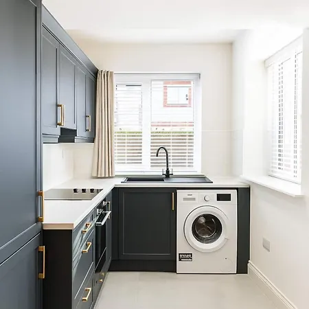 2 Bedroom House Centre 別荘 *