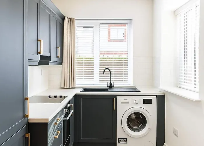 2 Bedroom House Centre 別荘 *